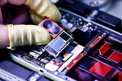 雷科技OPPO工廠行 揭秘Reno系列手機維修背后的“忍痛受苦”與專業(yè)服務